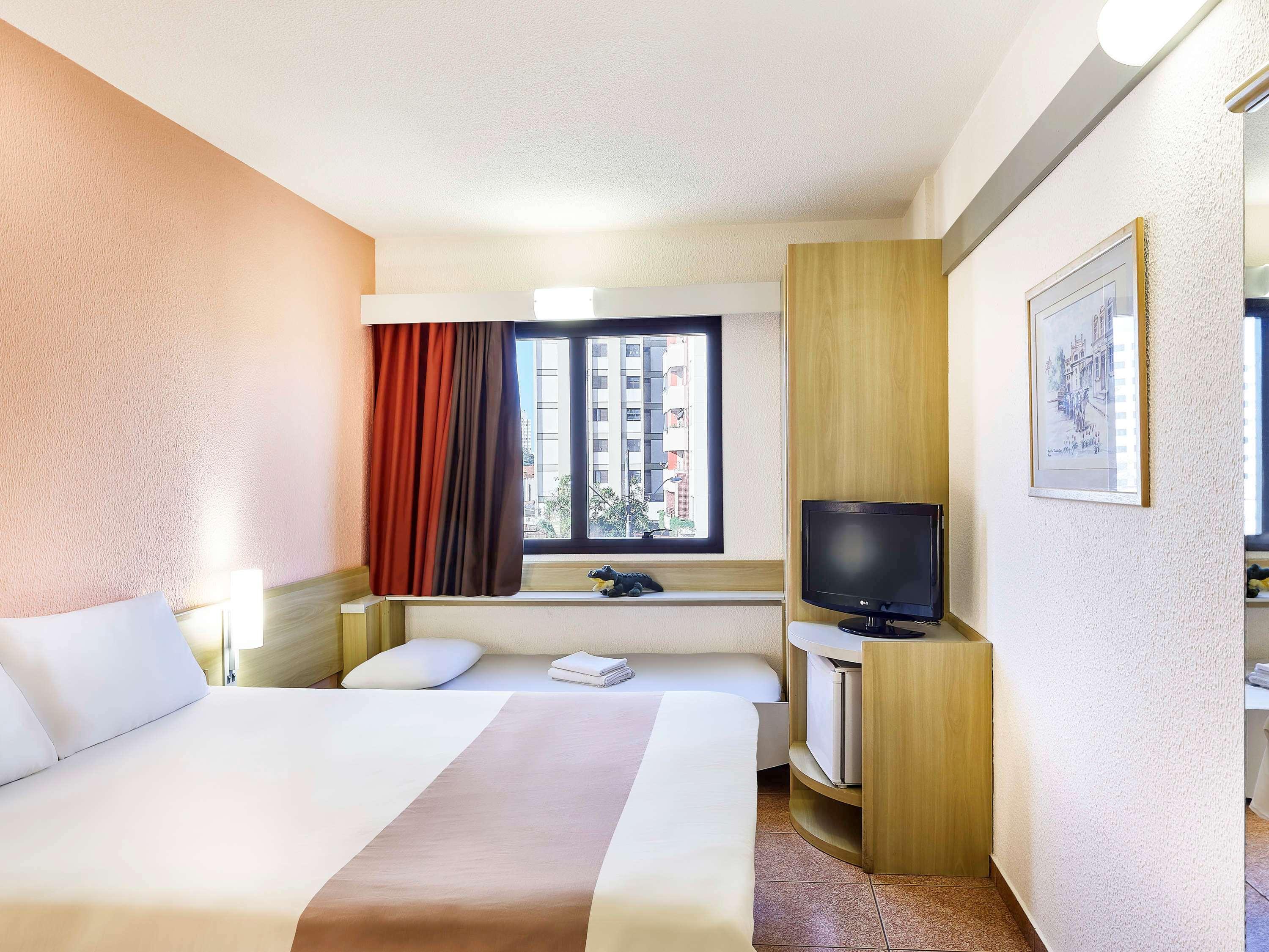 Отель Ibis Таубате Экстерьер фото