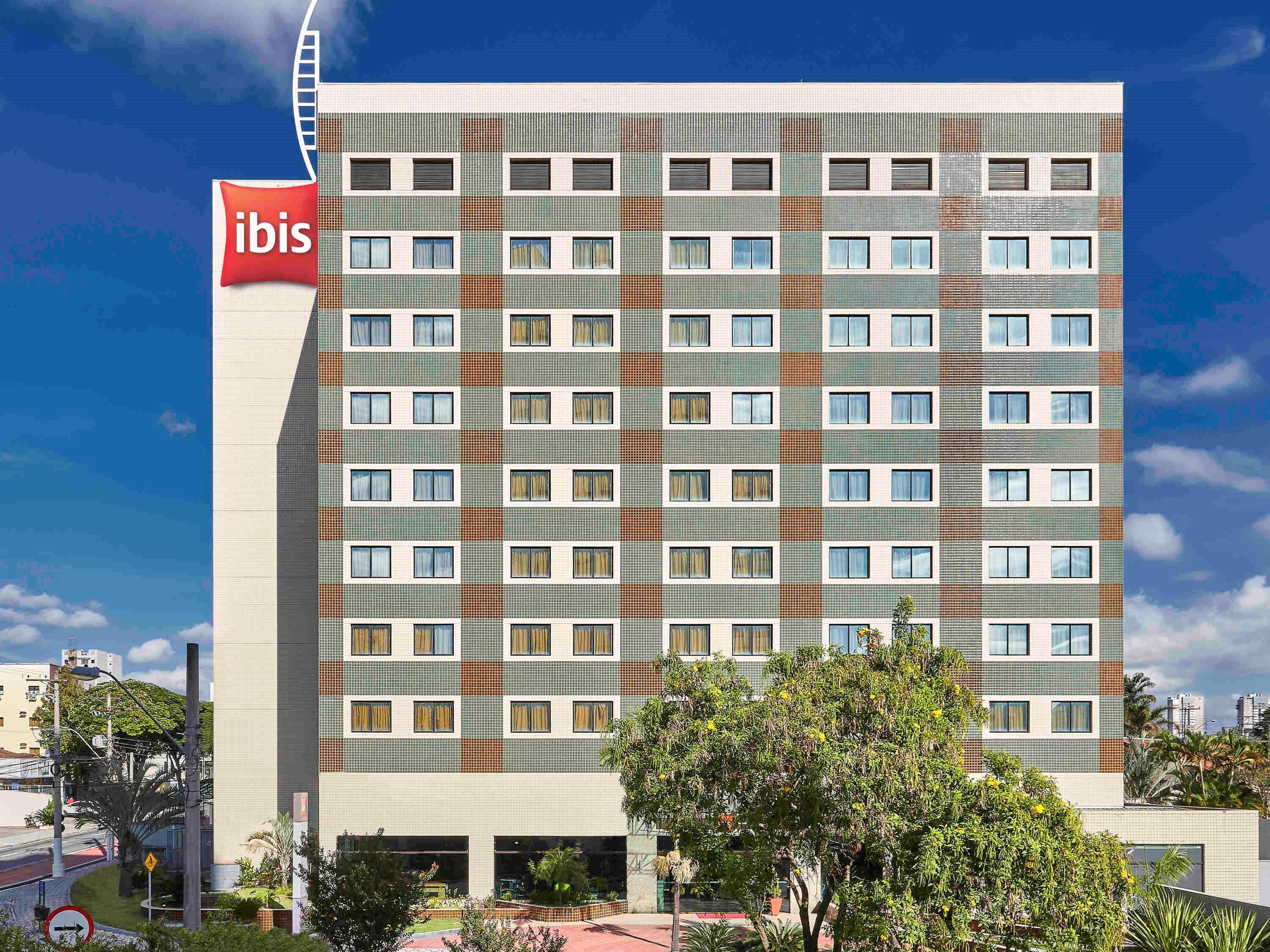 Отель Ibis Таубате Экстерьер фото