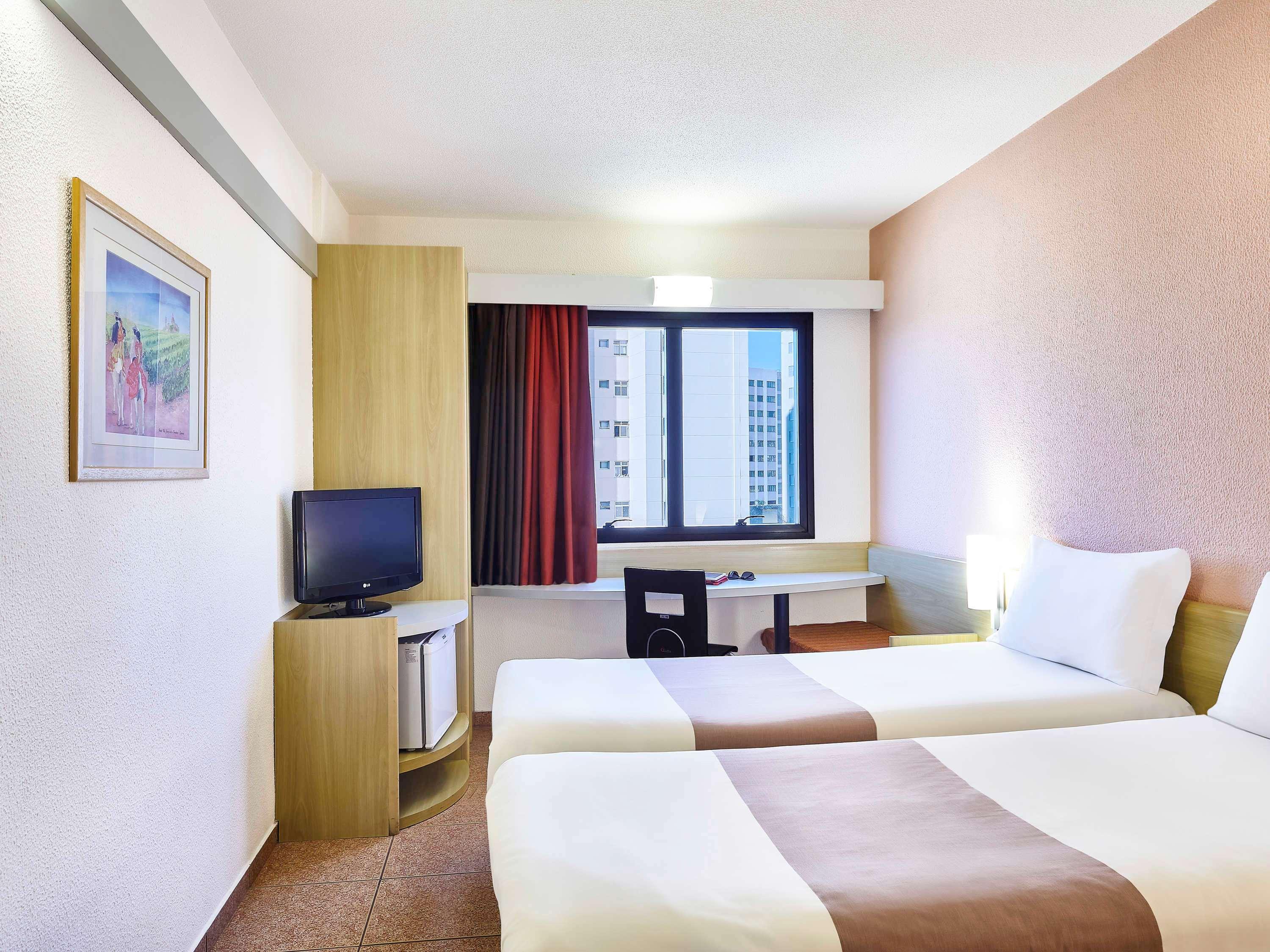 Отель Ibis Таубате Экстерьер фото