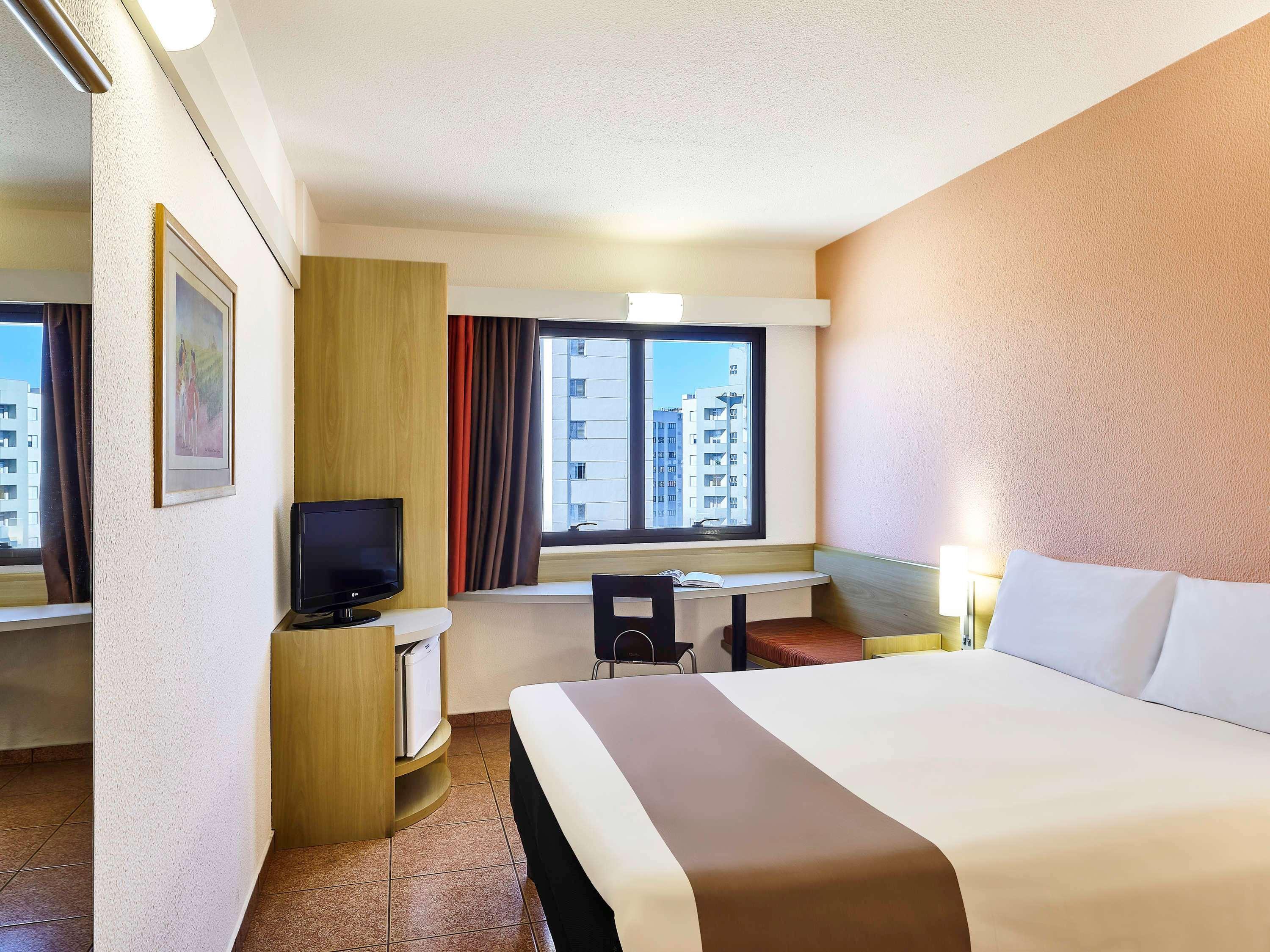 Отель Ibis Таубате Экстерьер фото
