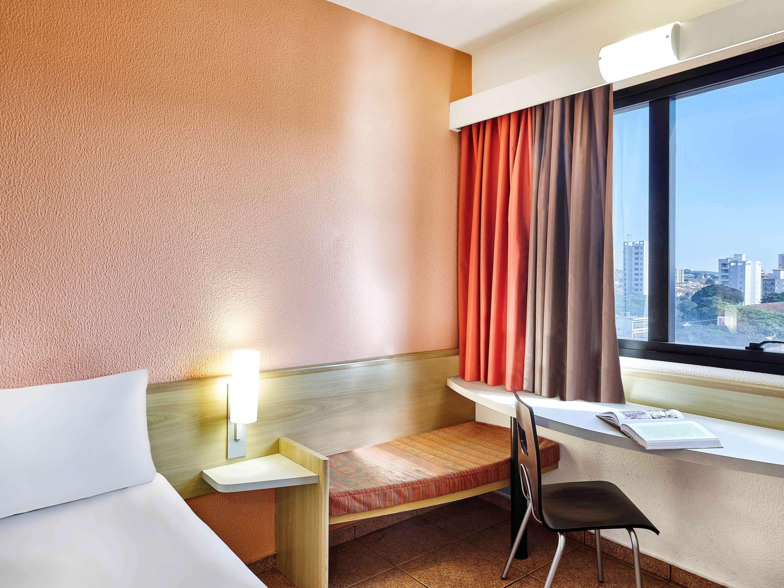 Отель Ibis Таубате Экстерьер фото
