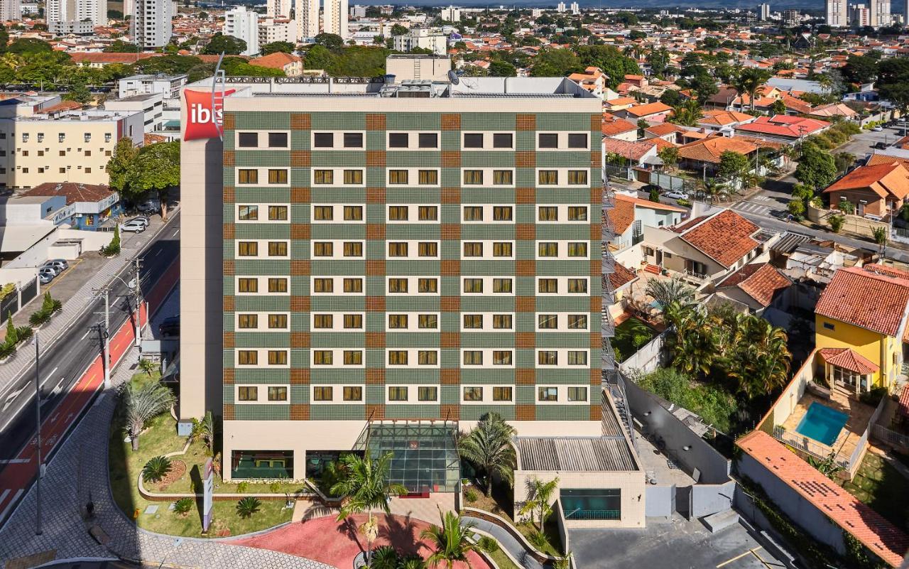 Отель Ibis Таубате Экстерьер фото